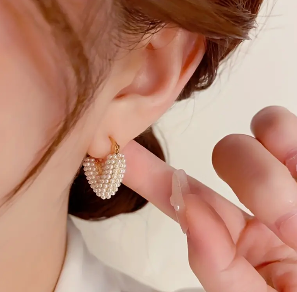 Creative Heart Shaped Hoop Earrings Full Of Imitation Pearl Zinc Alloy Jewelry
